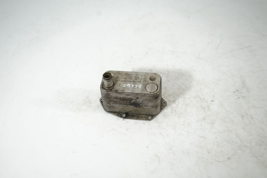 Oil filter mounting bracket