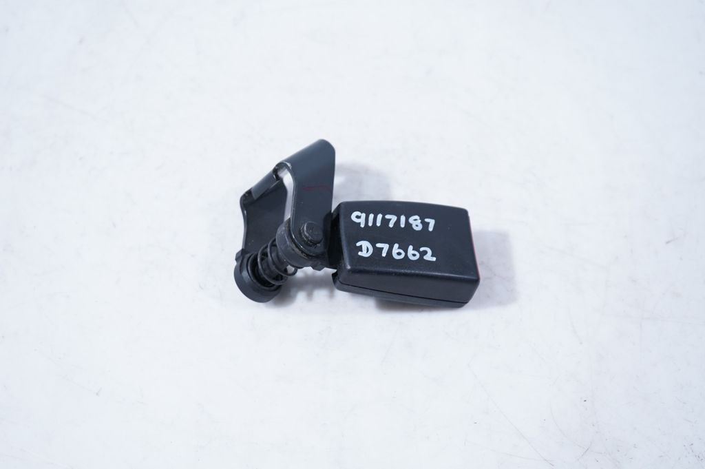 Rear seatbelt buckle