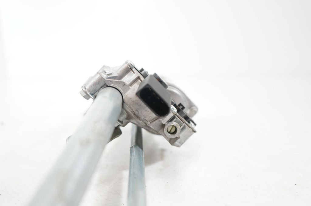 Front wiper linkage and motor (9)