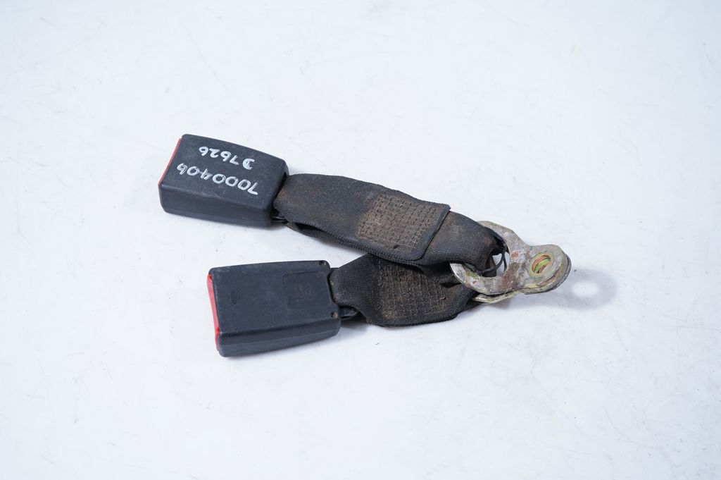 Rear seatbelt buckle (6)