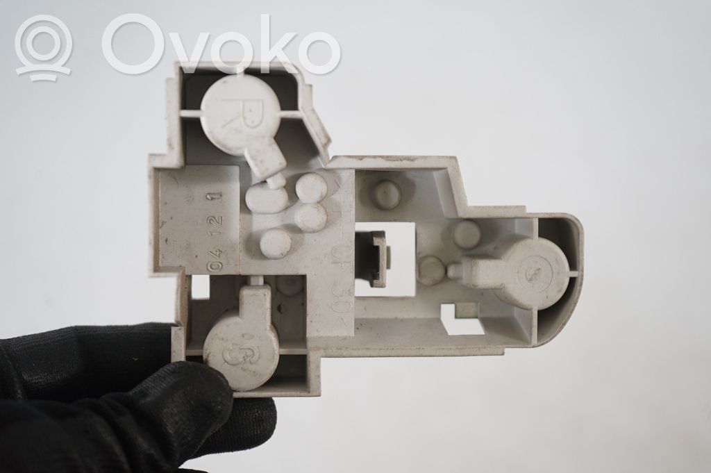 Tail light bulb cover holder (7)