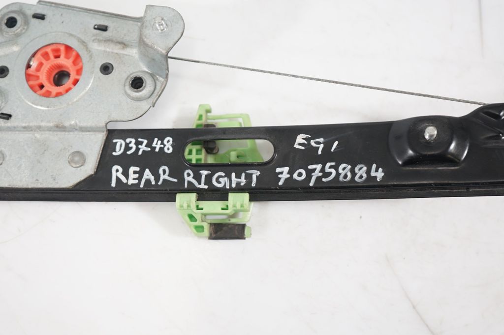 Rear door window regulator with motor (7)
