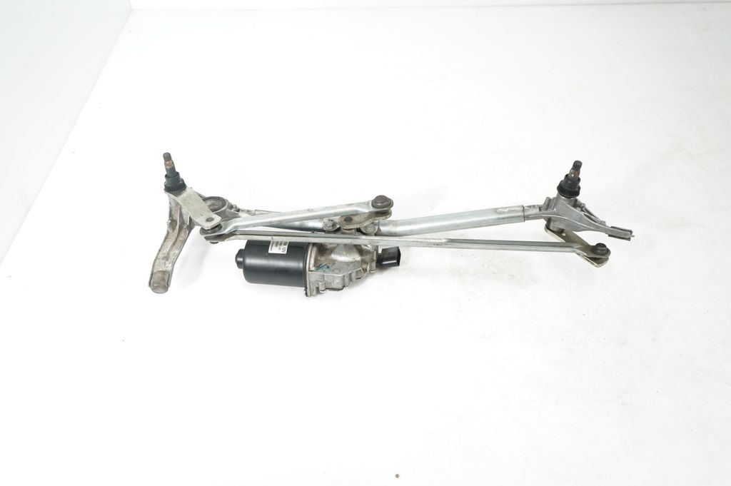 Front wiper linkage and motor (5)