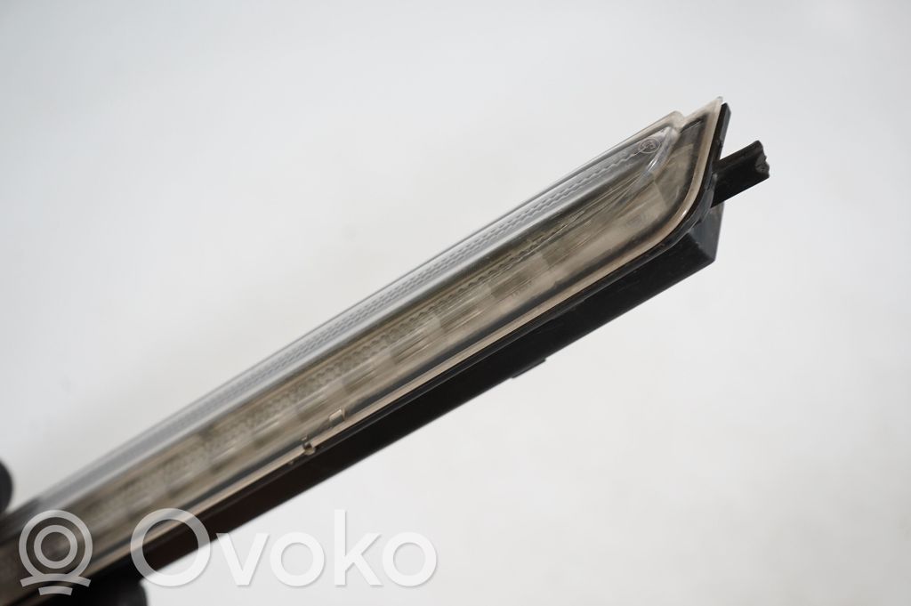 Third/center stoplight (8)