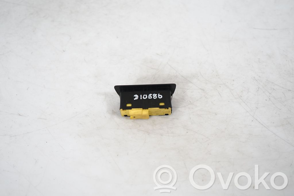 Tailgate opening switch (3)