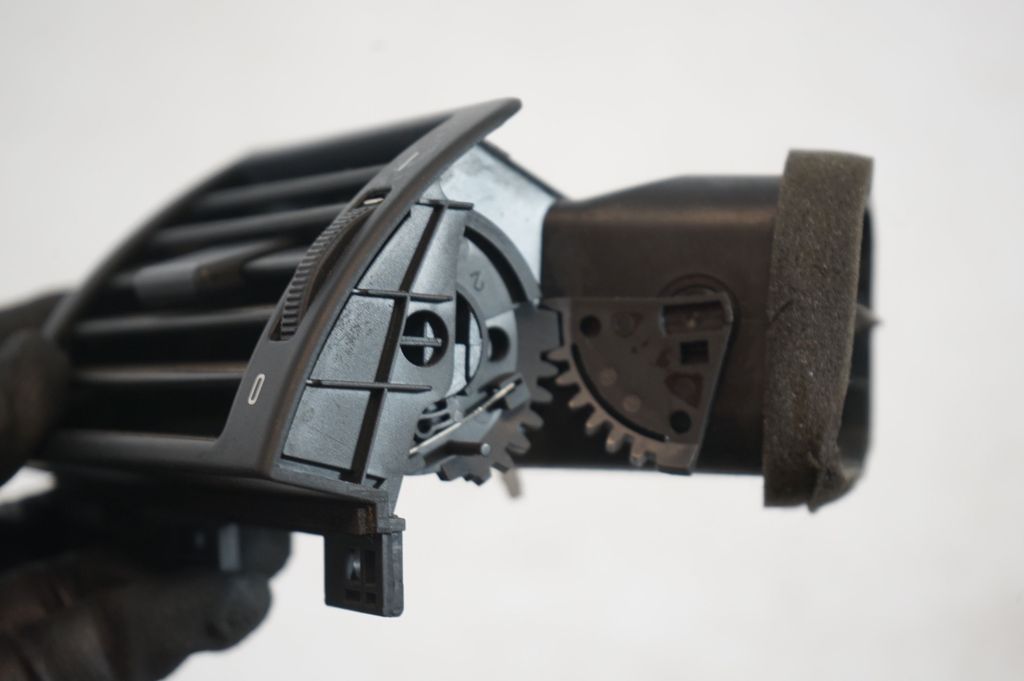 Dashboard side air vent grill/cover trim (6)