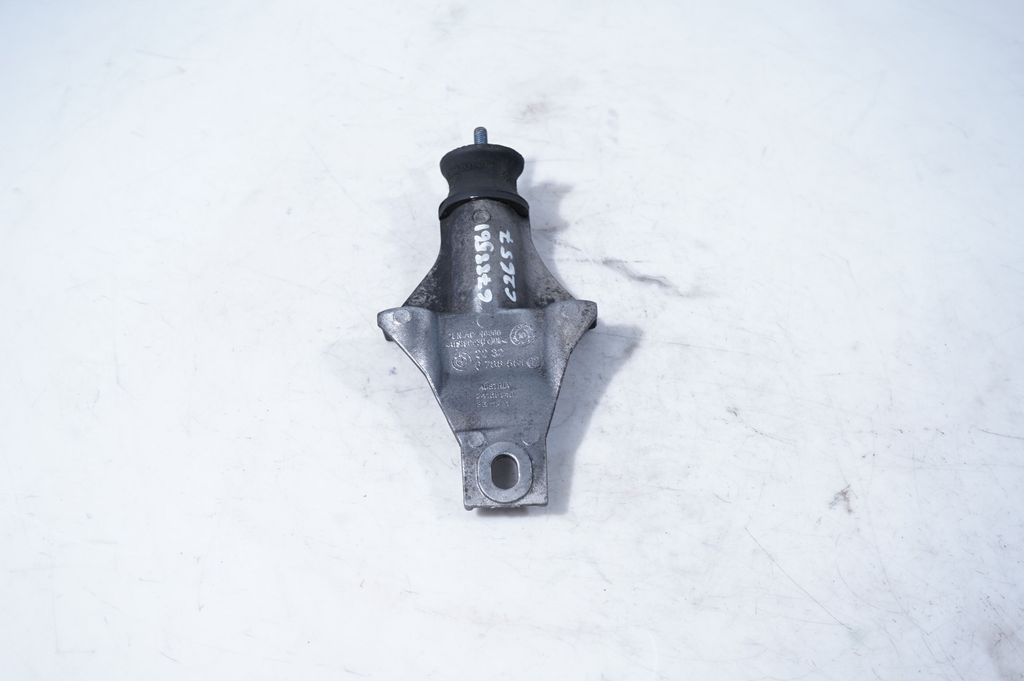 Gearbox mounting bracket (4)