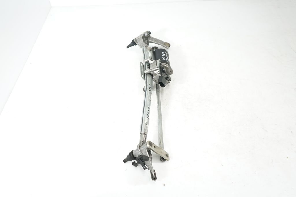 Front wiper linkage and motor (4)