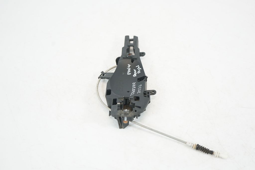 Rear door exterior handle/bracket (4)