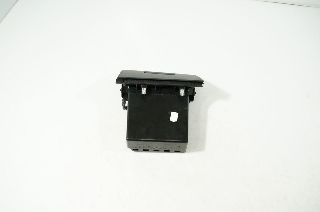 Dashboard lower bottom trim panel (3)