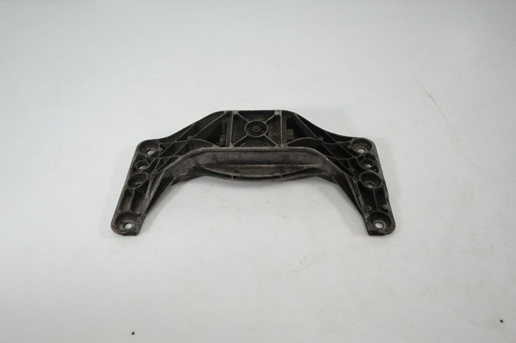 Gearbox mounting bracket (5)