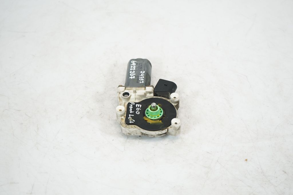 Front door window regulator motor (2)