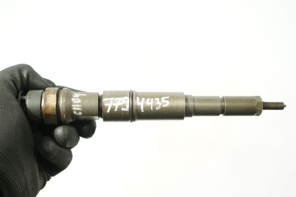 Fuel injector (7)