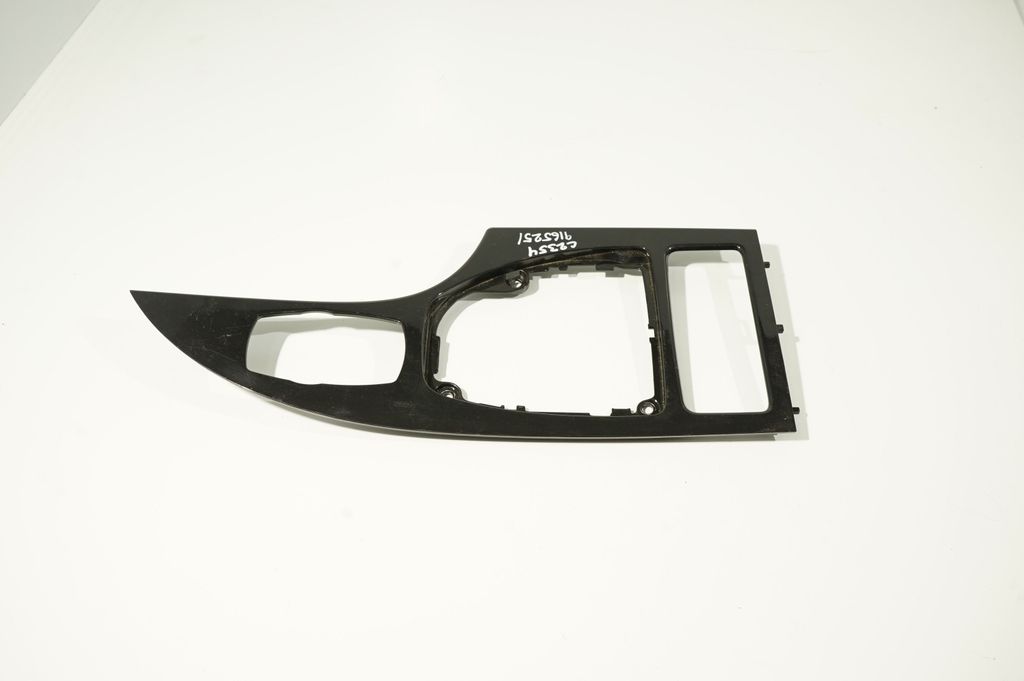 Gear shifter surround trim plastic (4)