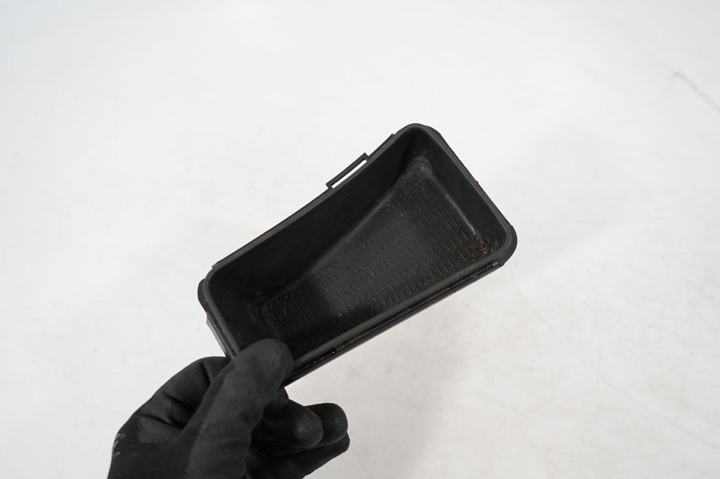 Gear shifter surround trim plastic (6)