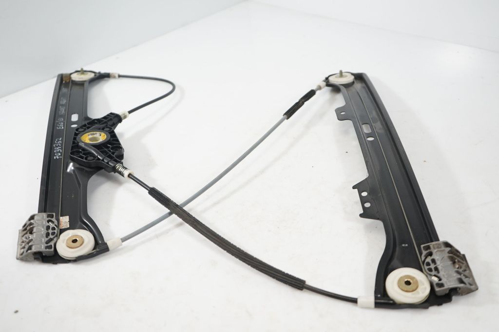 Front door window regulator with motor (7)