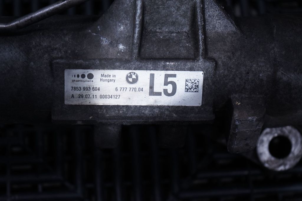 Steering rack (9)