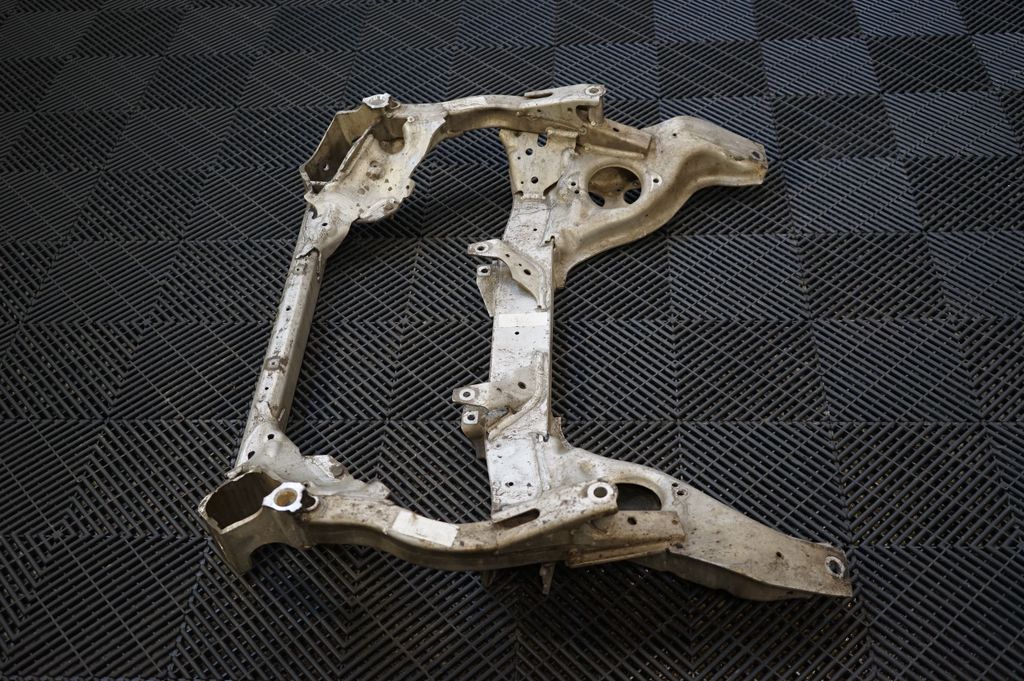Front subframe (4)