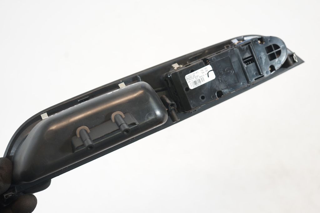 Electric window control switch (7)