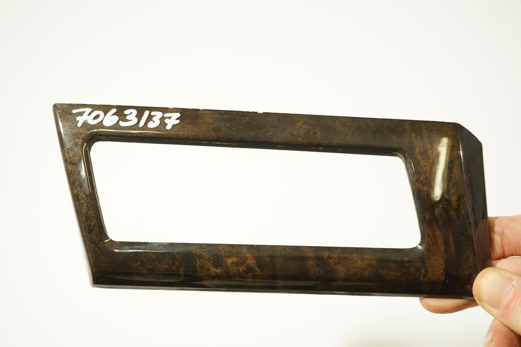 Dashboard glove box trim (7)