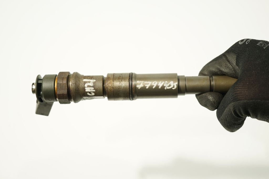 Fuel injector (7)