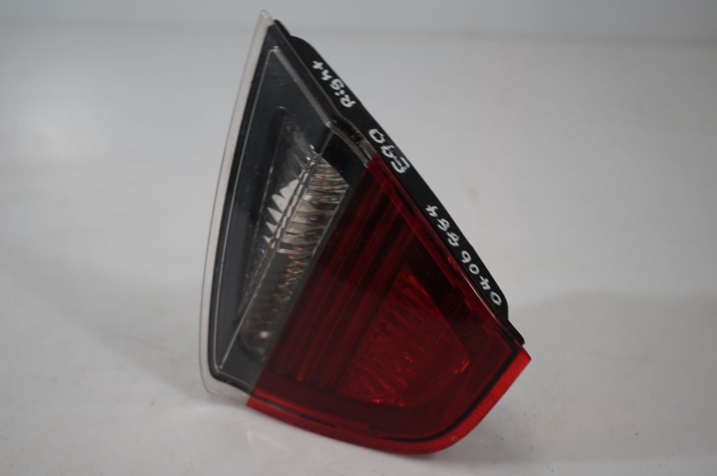 Tailgate rear/tail lights (9)