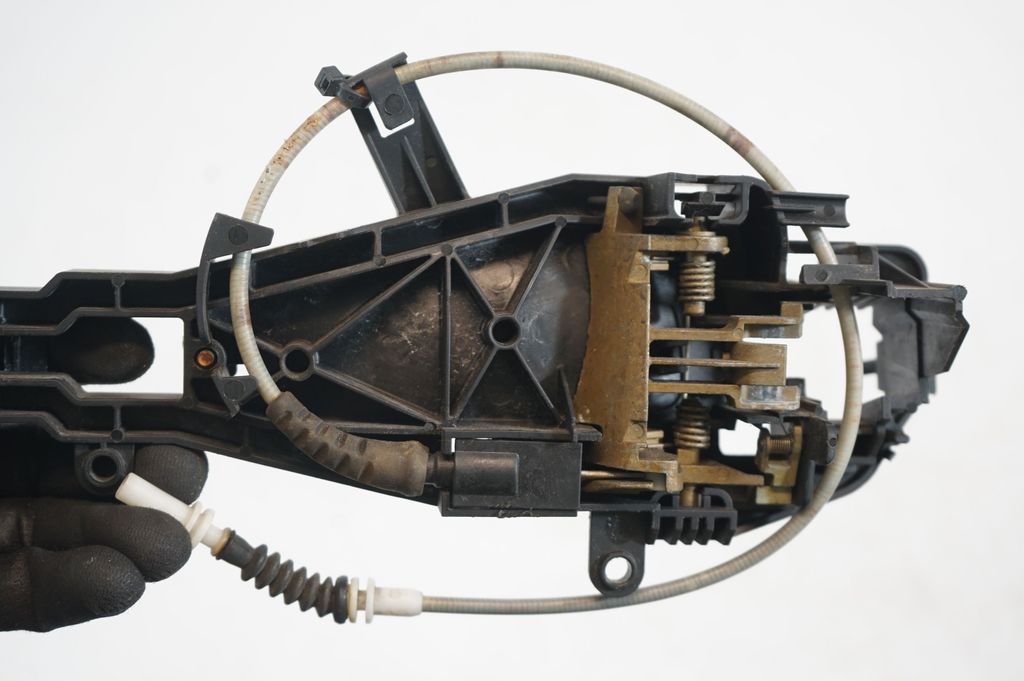 Rear door exterior handle/bracket (6)