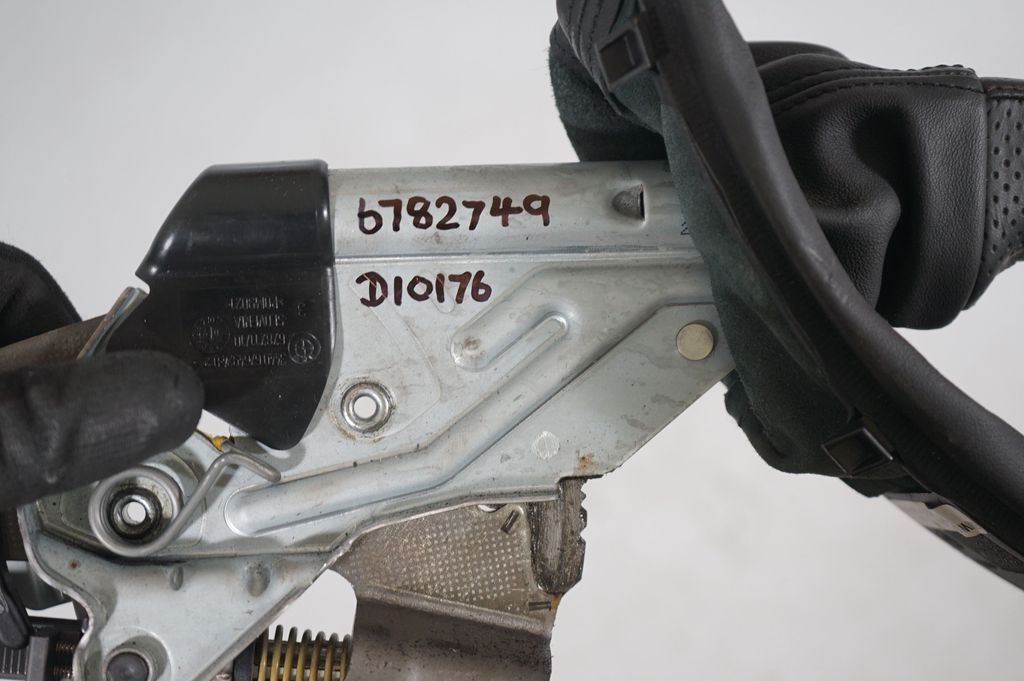 Handbrake/parking brake lever assembly (8)