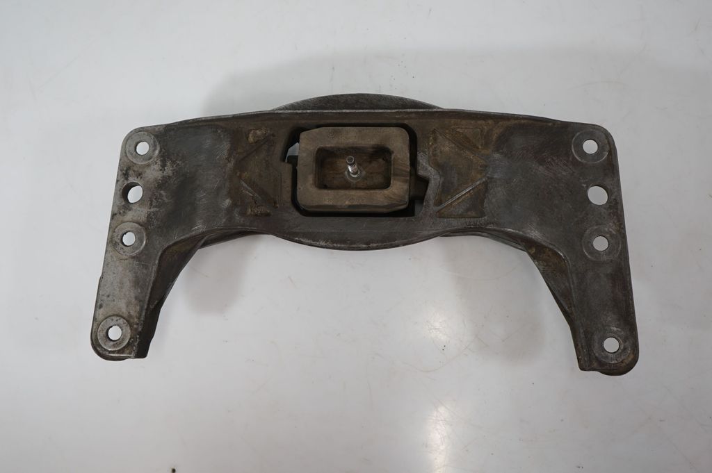 Gearbox mounting bracket (6)