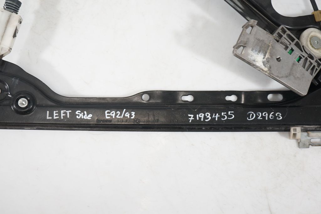 Front door window regulator with motor (9)