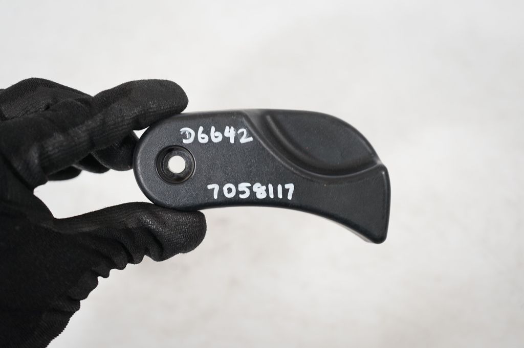 Engine bonnet (hood) release handle (7)