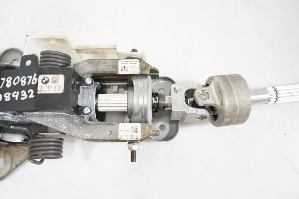 Steering wheel axle (9)