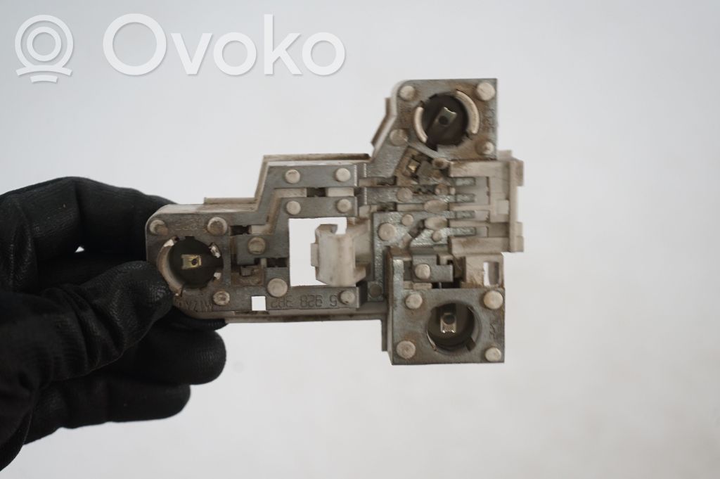 Tail light bulb cover holder (7)