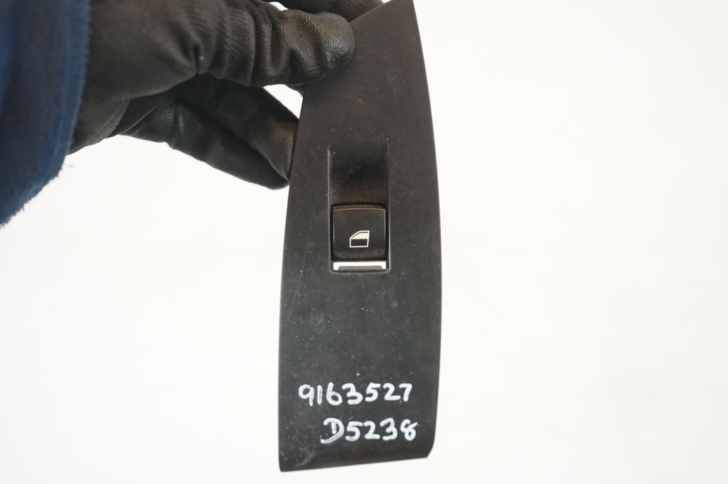 Electric window control switch (8)