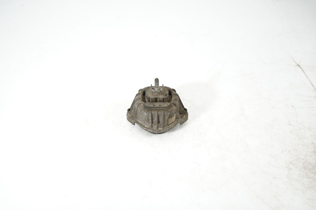 Engine mount bracket