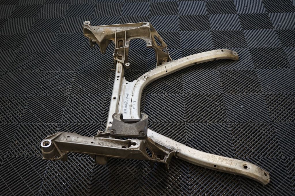 Front subframe (4)