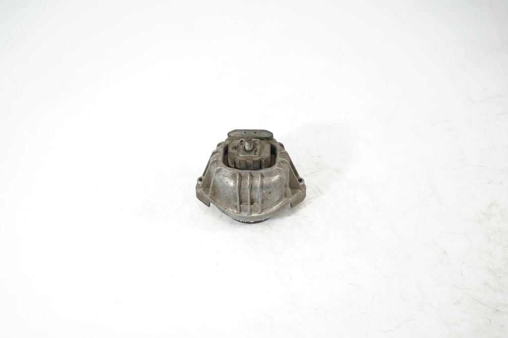 Engine mount bracket