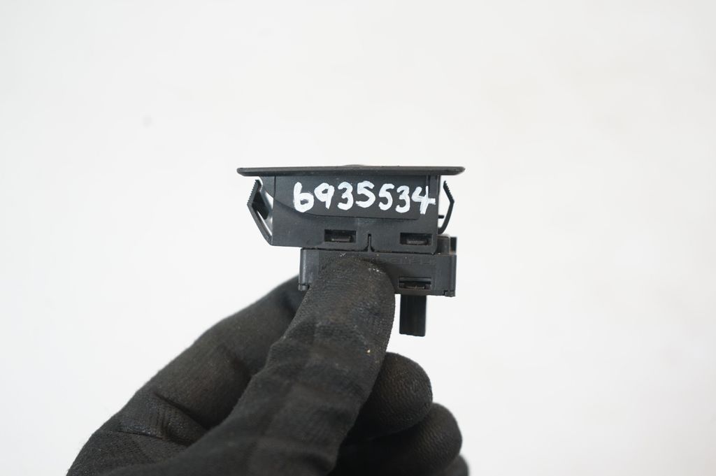 Electric window control switch (9)