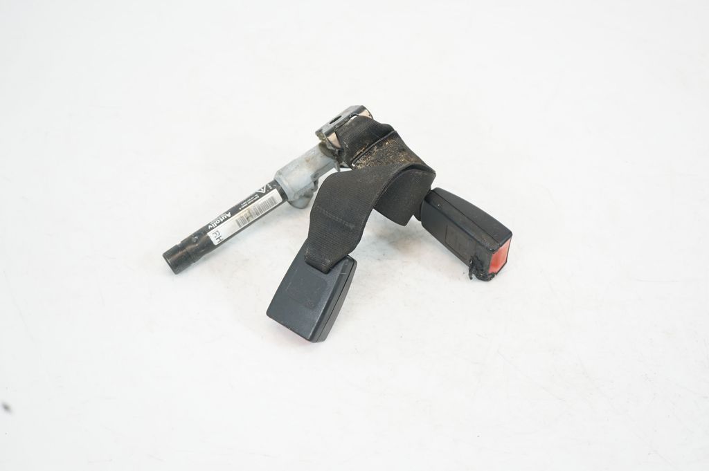 Rear seatbelt buckle (6)