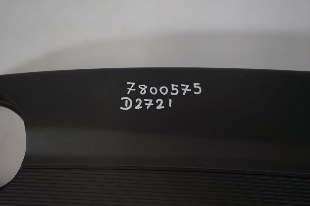 Engine cover (trim) (8)