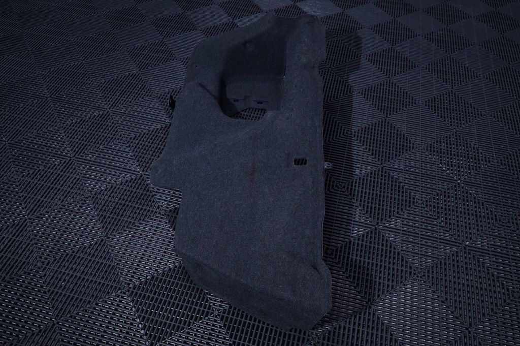 Trunk/boot lower side trim panel (4)