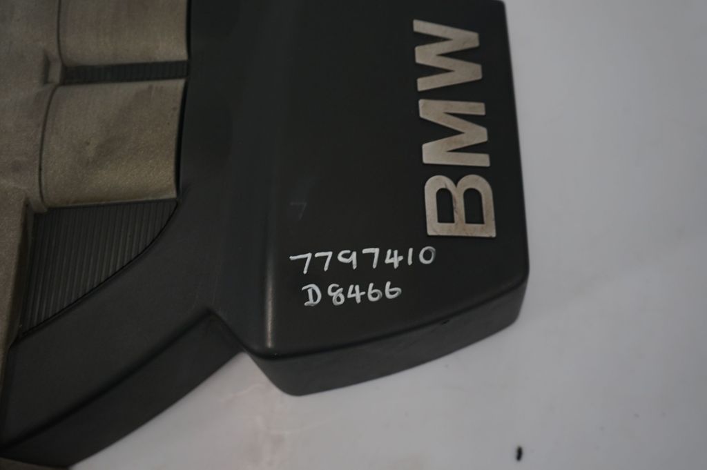 Engine cover (trim) (8)