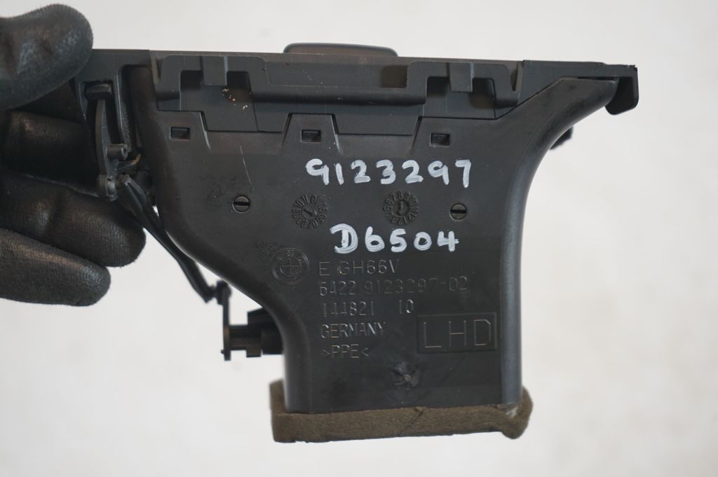 Dashboard side air vent grill/cover trim (8)