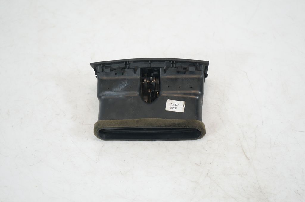 Rear air vent grill (3)