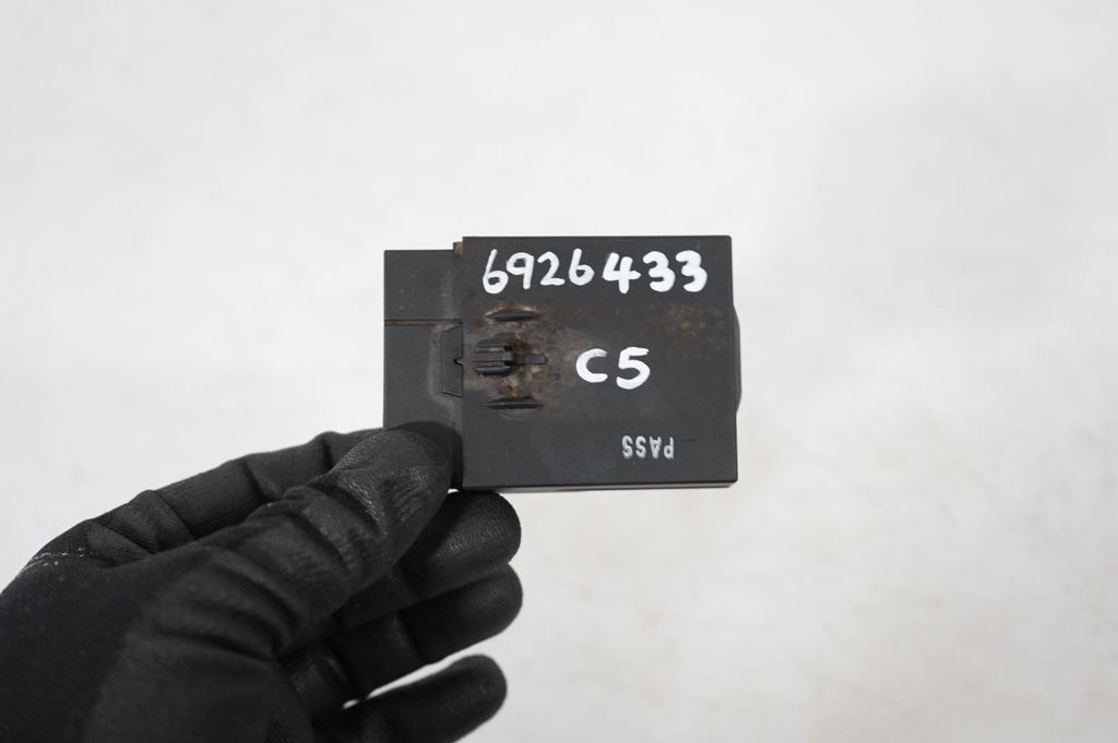 Seat control module (8)