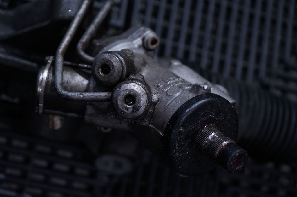 Steering rack (10)