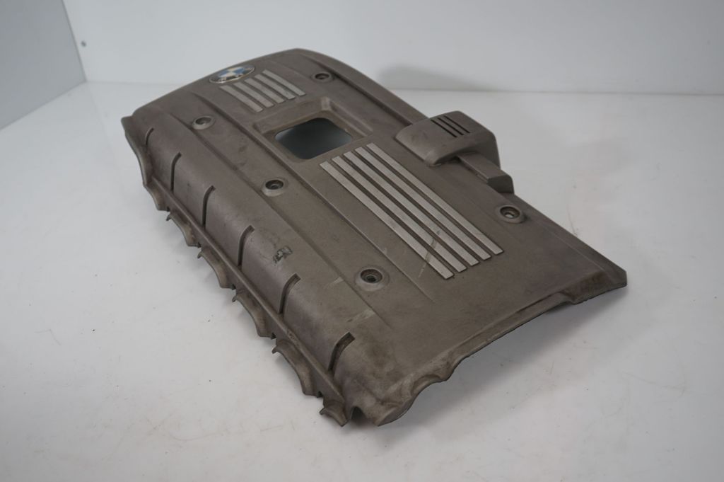 Engine cover (trim) (7)