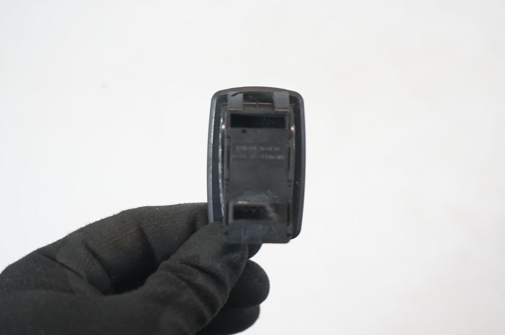 Electric window control switch (7)