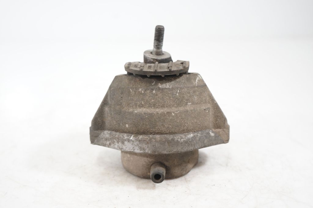 Engine mount bracket (4)