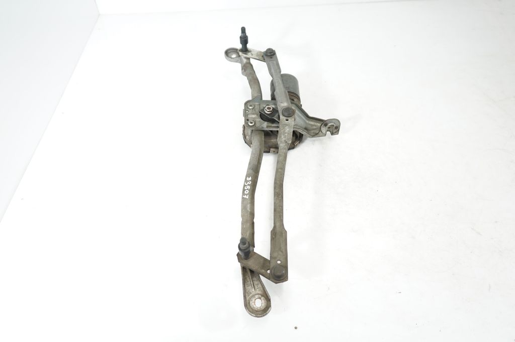 Front wiper linkage and motor (4)